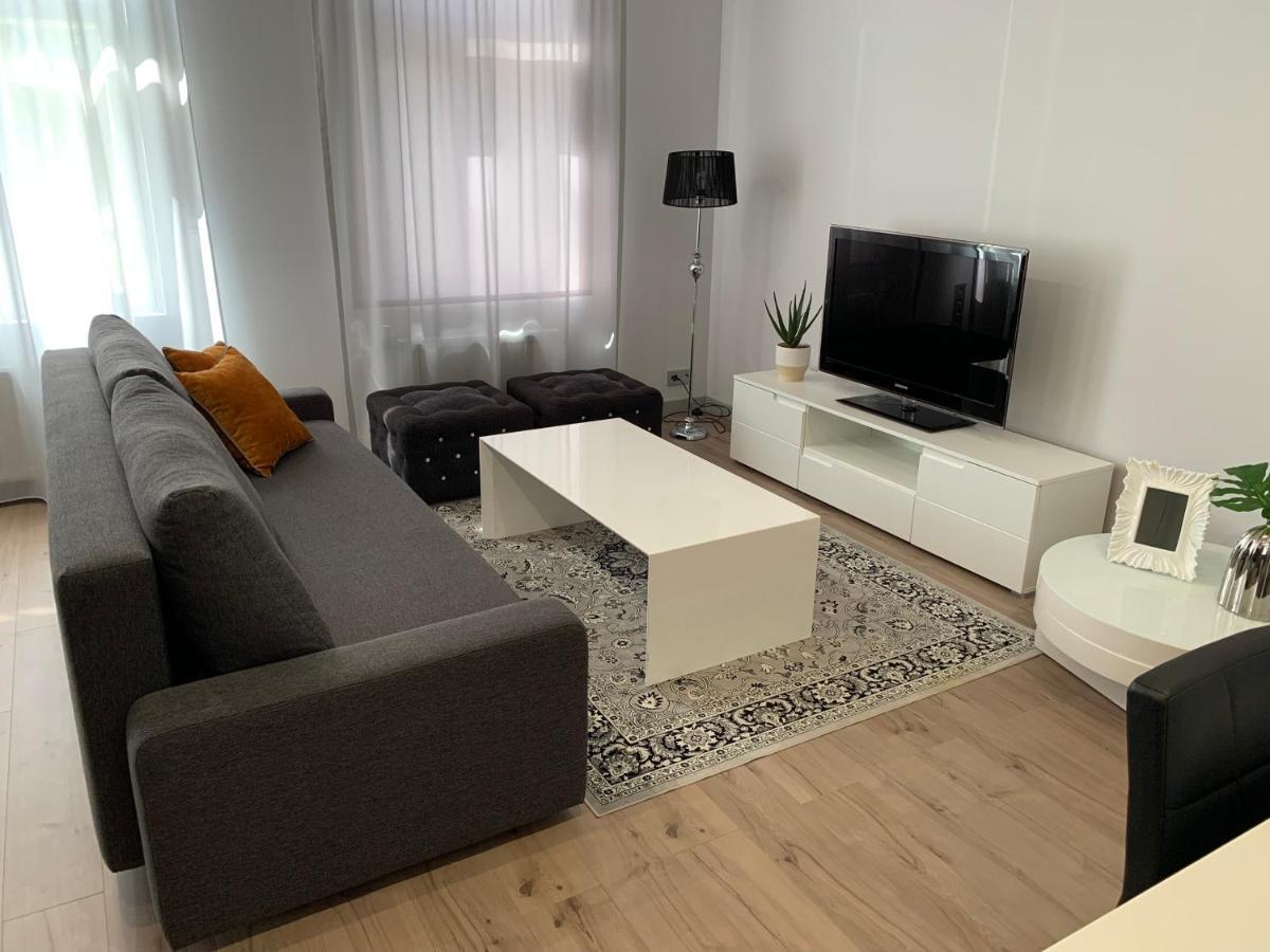Zair Fireplace Apartment *